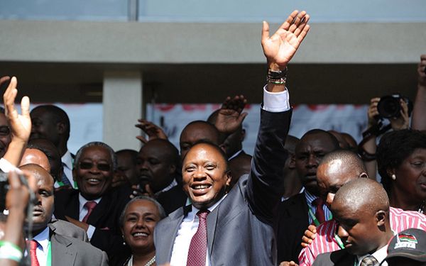 Oskarżony o zbrodnie przeciw ludzkości Uhuru Kenyatta wygrał wybory. Rywal zaskarża wyniki