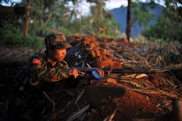 Birmańska armia atakowała z powietrza rebeliantów z północy