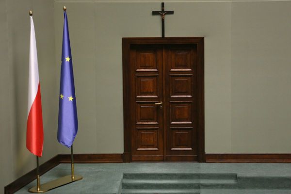 Krzyż pozostanie w sejmie. Jest orzeczenie Sądu Okręgowego w Warszawie