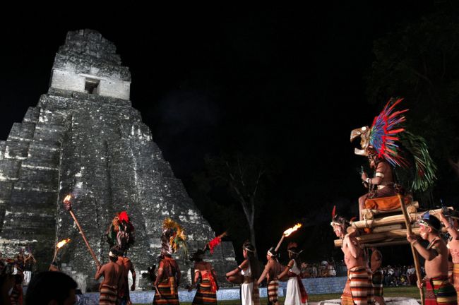 W ruinach miasta Majów w Gwatemali oddano hołd Słońcu