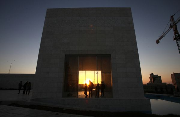 Rozpoczęto otwieranie grobowca Jasera Arafata