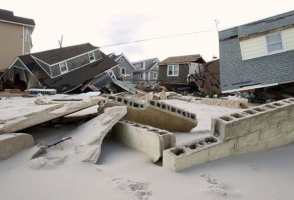 Rośnie liczba ofiar huraganu Sandy, trwa usuwanie zniszczeń