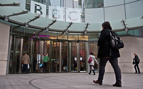 Dwoje wysokich funkcjonariuszy odchodzi ze stanowisk w BBC