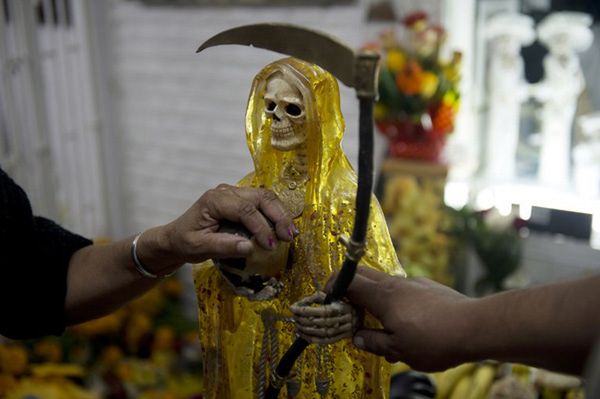Kult Świętej Śmierci w Meksyku. Patronka kryminalistów zdobywa szerokie rzesze wiernych
