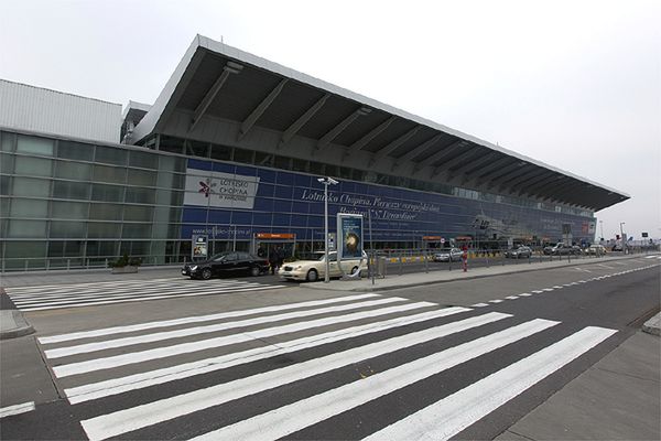 Pasażerowie utknęli na lotnisku im. Chopina. Samolot Wizzair nie przyleciał