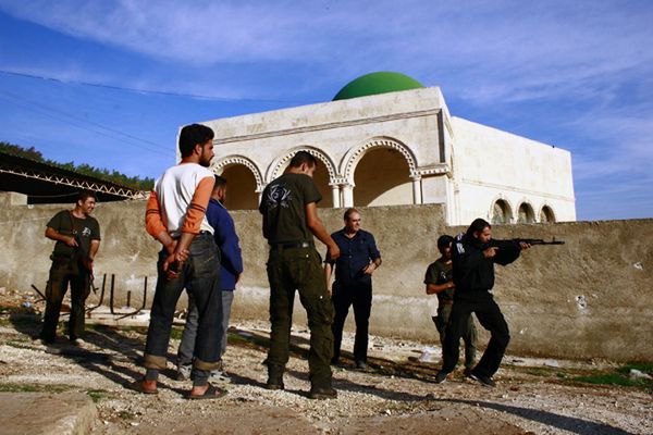 Były hiszpański oficer Luis Munar szkoli samodzielnie powstańców w Syrii