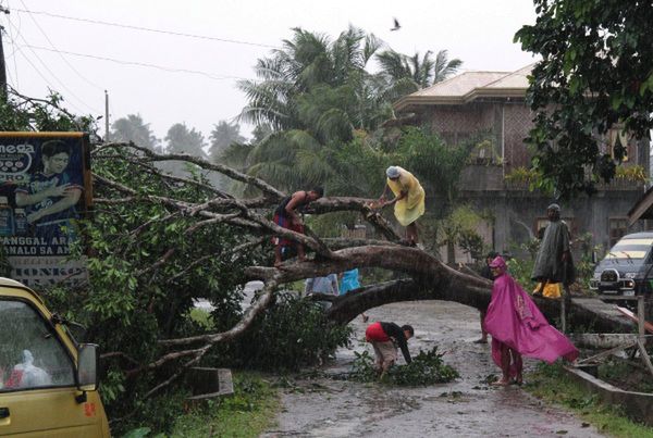 Liczba ofiar tajfunu Bopha wzrosła do ponad 200 osób