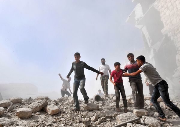 Syryjscy powstańcy: siły reżimowe zrzuciły bomby kasetowe