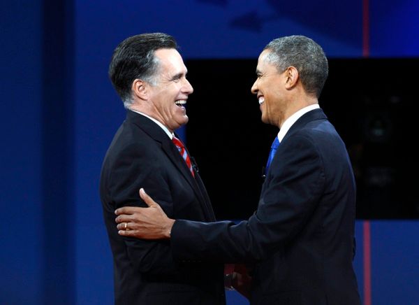 Barack Obama i Mitt Romney w sondażach idą "łeb w łeb"