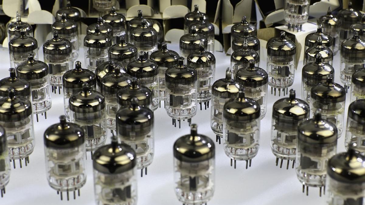 Tranzystor czy lampa? Czy faktycznie słychać różnicę? 1