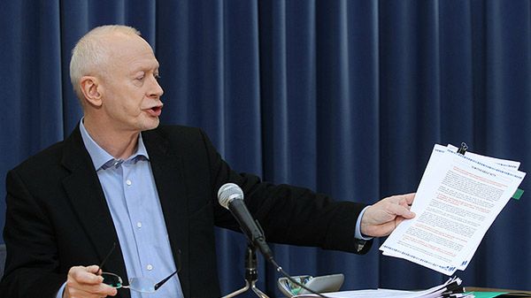 Michał Boni podczas konferencji po rozmowie z Donaldem Tuskiem na temat podpisania ACTA