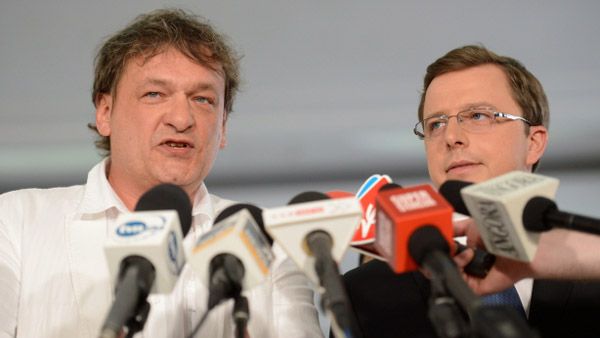 Piotr Tymochowicz na wspólnej konferencji z rzecznikiem SLD Dariuszem Jońskim