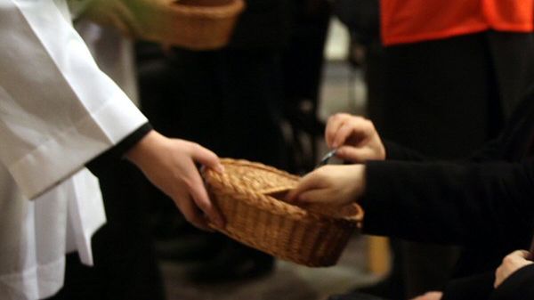 75% katolików w Polsce wspiera Kościół materialnie