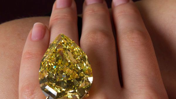 Żółty diament, zwany "Kroplą Słońca"