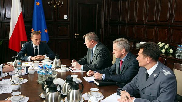 Premier omawiał sprawę zamieszek z ministrami i przedstawicielami policji
