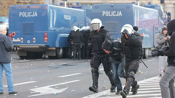 Zatrzymania uczestników zamieszek w Warszawie podczas Święta Niepodległości