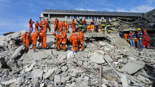 Ratownicy nadal szukają zaginionych