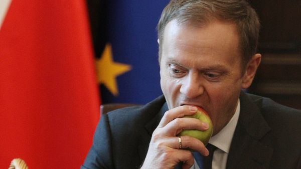 Jabłka dla premiera "na osłodę" od ministra Sawickiego