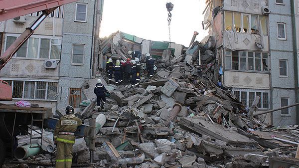 Zniszczony blok w Astrachaniu