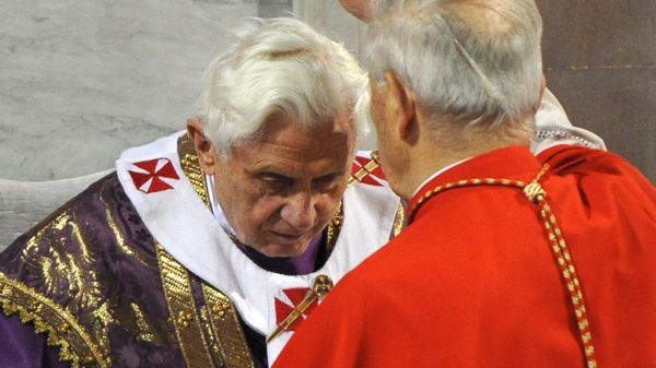 Benedykt XVI podczas uroczystości Środy Popielcowej w bazylice świętej Sabiny w Rzymie