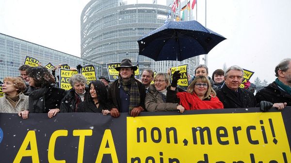 Protesty w Strasburgu przed Parlamentem Europejskim