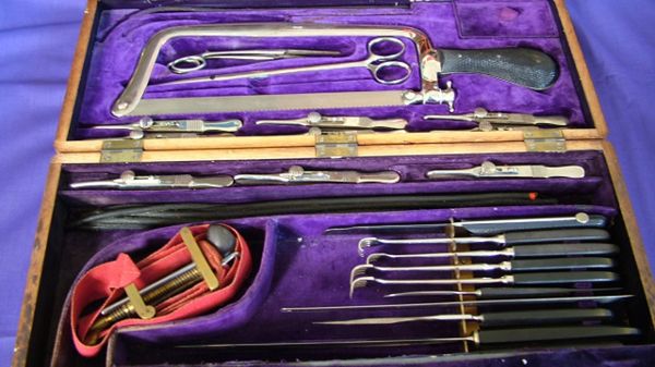 Sprzęt medyczny należący do Antoniego Burgera