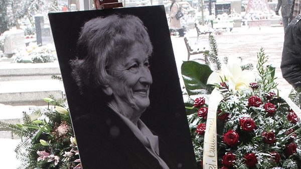 Krakowianie przy grobie Wisławy Szymborskiej