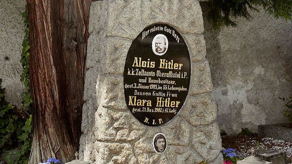 Grób Aloisa i Klary Hitlerów