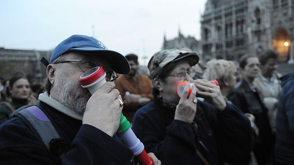 Demonstranci na Węgrzech domagają się dymisji prezydenta Pala Schitta
