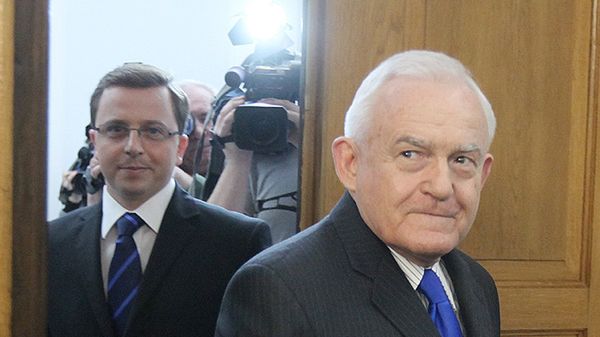 Rzecznik SLD Dariusz Joński i przewodniczący Leszek Miller