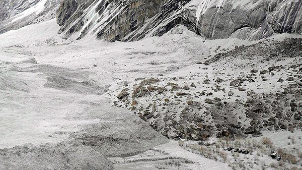 Zdjęcie miejsca zejścia lawiny, udostępnione przez pakistańską armię