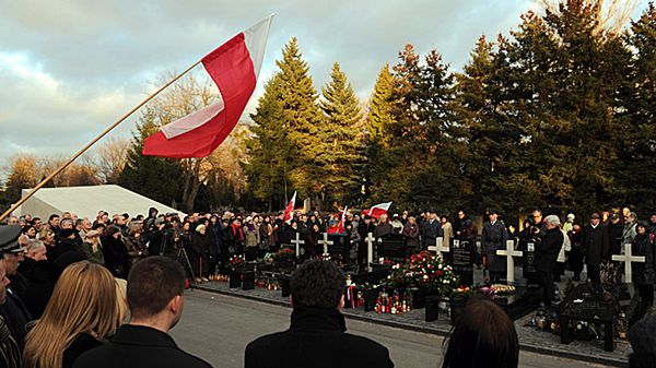 Apel Pamięci przy grobie generała Andrzeja Błasika na Powązkach