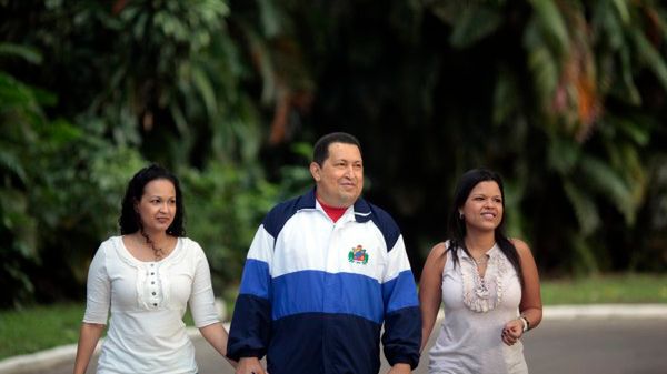 Hugo Chavez z córkami