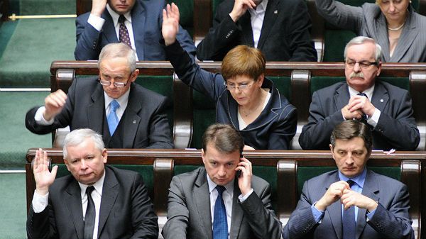 Posłowie PiS, w tym Mariusz Błaszczak