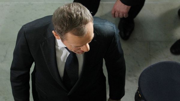 Premier Donald Tusk wchodzi do sejmu