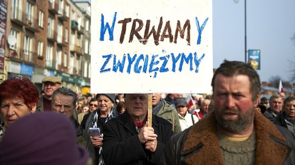 Zwolennicy TV Trwam demonstrują swoje poparcie w obronie kanału