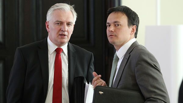 Minister sprawiedliwości Jarosław Gowin i minister spraw wewnętrznych Jacek Cichocki