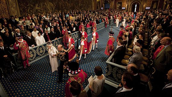 Królowa Elżbieta II i książę Filip w parlamencie