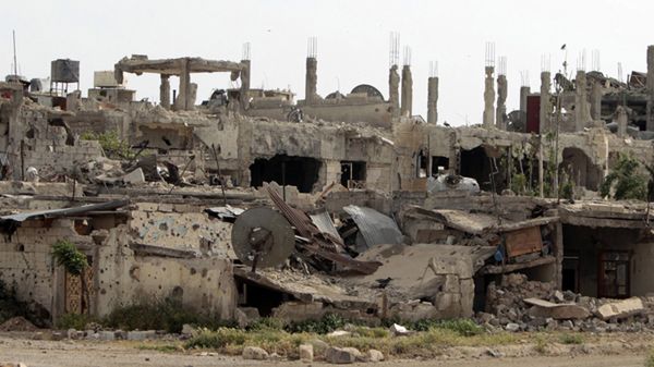 Ruiny domów w ciężko ostrzeliwanej przez siły syryjskiego reżimu dzielnicy Baba Amro w mieście Hims