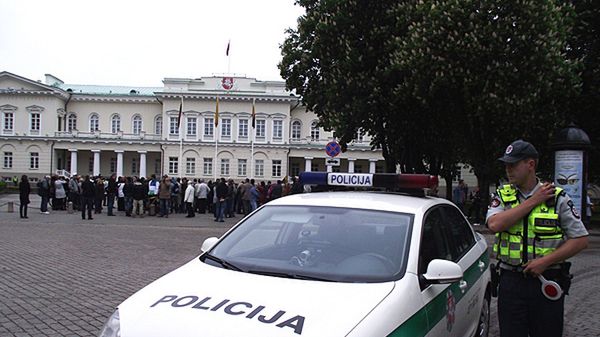 Wiec przed Urzędem Prezydenta w obronie córki "ojca-mściciela"