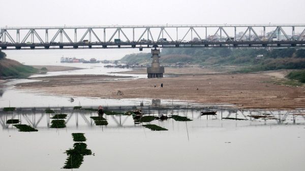 Autobus stoczył się z mostu do rzeki z wysokości 18 metrów