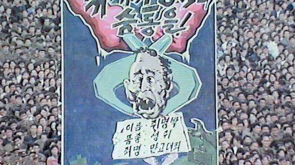 Karykatura prezydenta Li Miung Baka pokazana w północnokoreańskiej telewizji