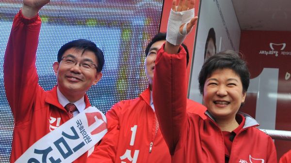 Park Geun-Hye, przedstawiciel partii konserwatywnej, wzywa wyborców do głosowania