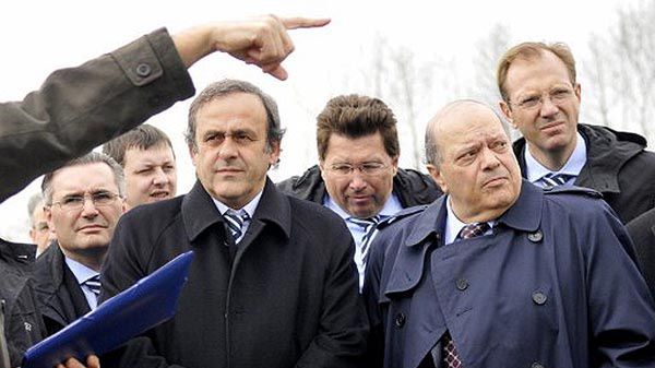 Michel Platini i delegacja UEFA we Lwowie dokonują inspekcji na budowie stadionu