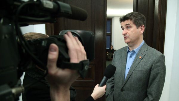 Janusz Palikot na sejmowym korytarzu