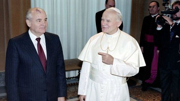 Michaił Gorbaczow i Jan Paweł II podczas spotkania w Watykanie w 1989 roku