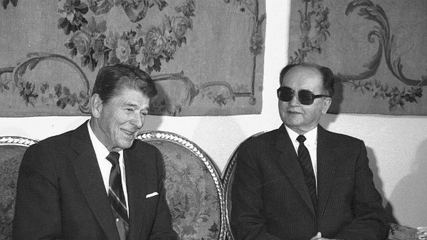 Wizyta prezydenta USA Ronalda Reagana w 1990 r. w Polsce. Na zdjęciu Ronald Reagan i prezydent Wojciech Jaruzelski