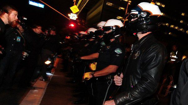 Likwidacja miasteczka ruchu Okupuj Wall Street w Los Angeles