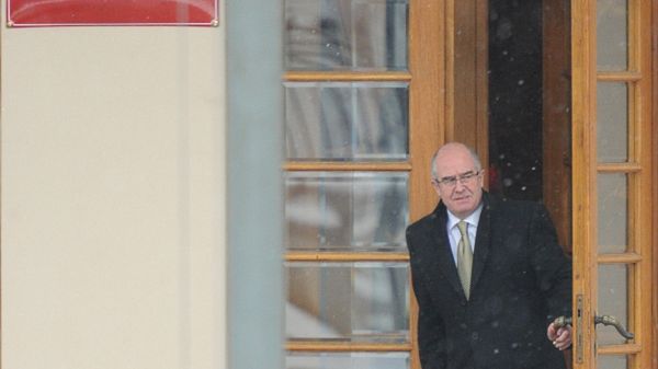 Prokurator Generalny Andrzej Seremet wychodzi z Ministerstwa Obrony Narodowej