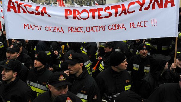 Pikieta funkcjonariuszy służb mundurowych 12 stycznia 2012 r. w Warszawie
